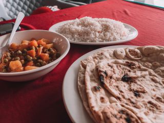 Gemüse, Reis und Brot Pakistan Essen